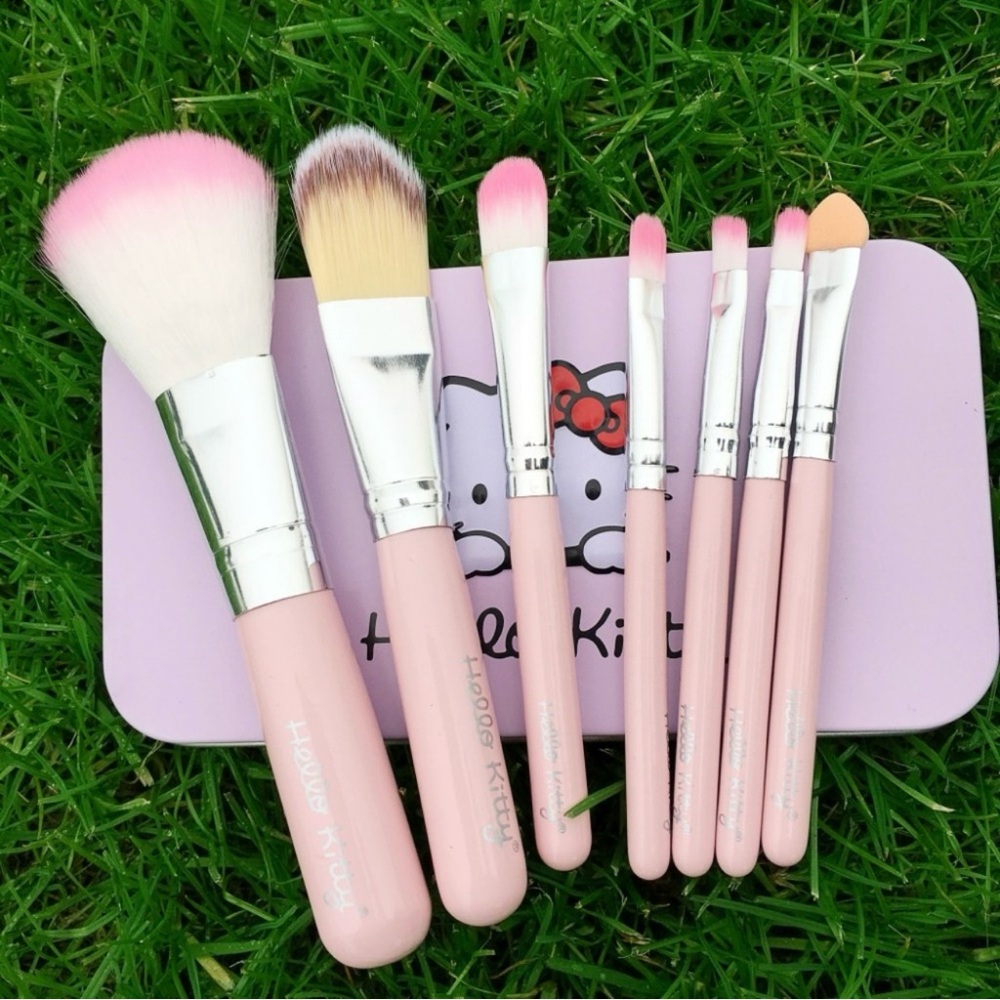 7 Piece Pink Hello Kitty Makeup Brush Set - Picture 4 of 5